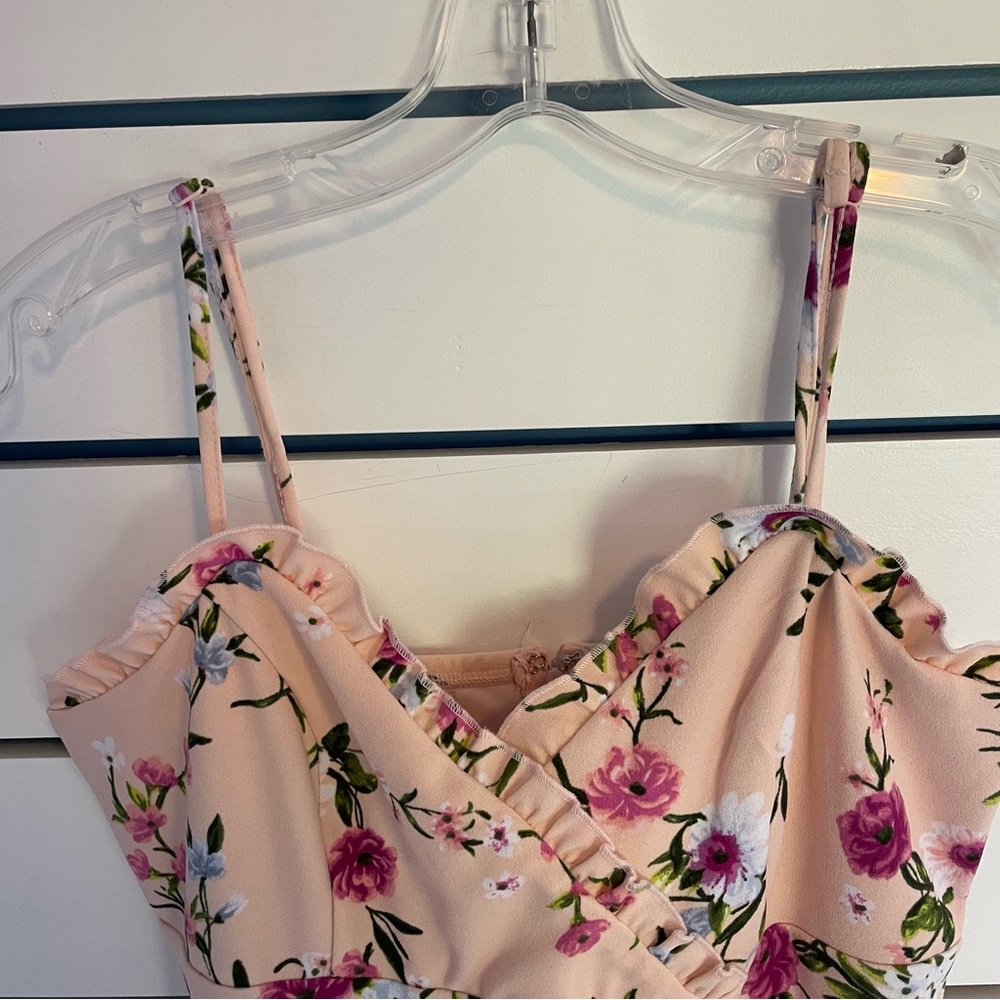Women’s small pink floral mini dress from Francesca‘s - Picture 6 of 8